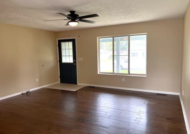 Photo 3 of Sale Pending at 305 Scarlet Oak Ln, Perry, MI 48872 | MLS# 50219930 | Listing updated on 2026-09-02