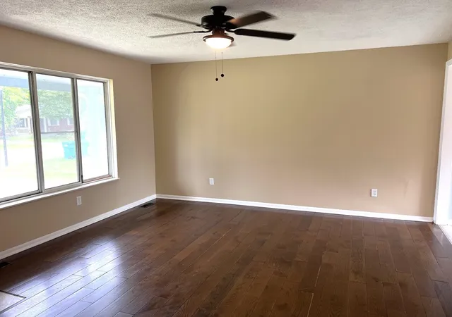 Photo 4 of Sale Pending at 305 Scarlet Oak Ln, Perry, MI 48872 | MLS# 50219930 | Listing updated on 2026-09-02