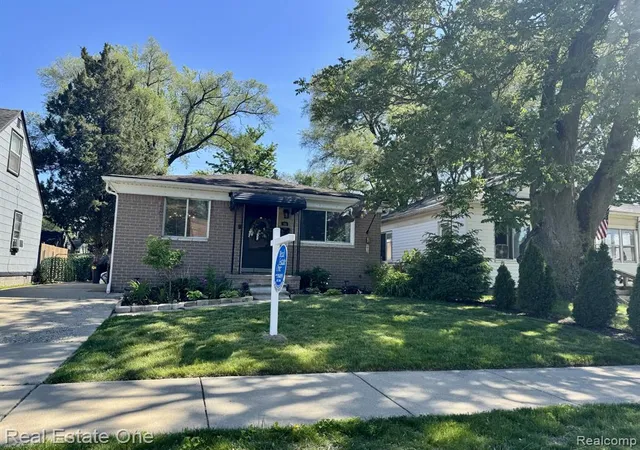 Photo 1 of Single Family Residence at 311 W Brockton Ave, Madison Heights, MI 48071 | MLS# 60997952 |  | Sold on 2026-07-01