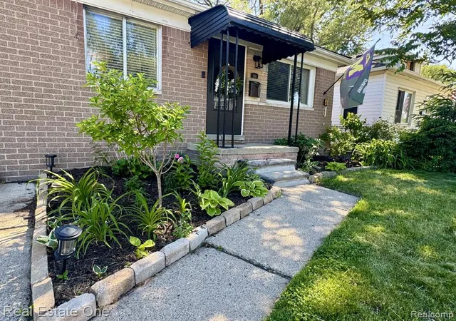 Photo 2 of Single Family Residence at 311 W Brockton Ave, Madison Heights, MI 48071 | MLS# 60997952 |  | Sold on 2026-07-01