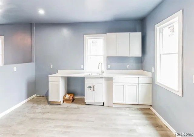 4th image of 2270 Belvidere St, Detroit, MI 48214 | MLS# 60964514