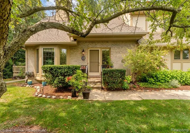 2nd image of 2736 Winter Garden Ct, Ann Arbor, MI 48105 | MLS# 61022183