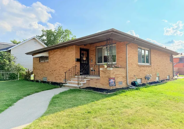 Photo 1 of Sale Pending at 1000 S Monroe St, Bay City, MI 48708 | MLS# 50218028 | Listing updated on 2026-08-17