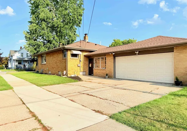 Photo 2 of Sale Pending at 1000 S Monroe St, Bay City, MI 48708 | MLS# 50218028 | Listing updated on 2026-08-17