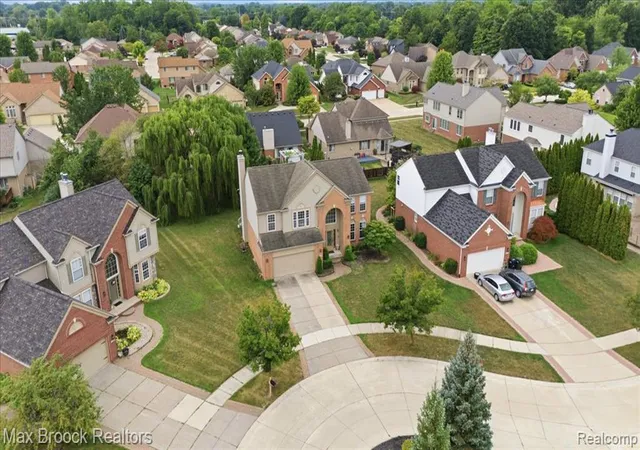 2nd image of 15034 Oak Knoll Ct, Sterling Heights, MI 48312 | MLS# 61022285