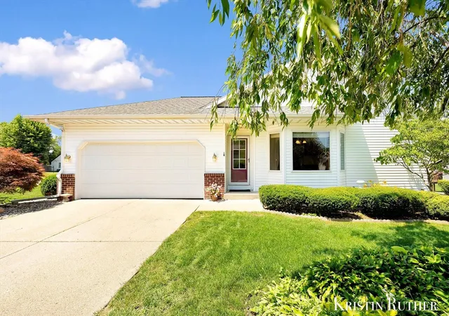 Homes for sale in Grandville, MI | 3843 44th St, Grandville, MI 49418 | MLS# 70544371