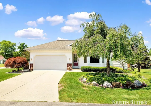 Homes for sale in Grandville, MI | 3843 44th St, Grandville, MI 49418 | MLS# 70544371