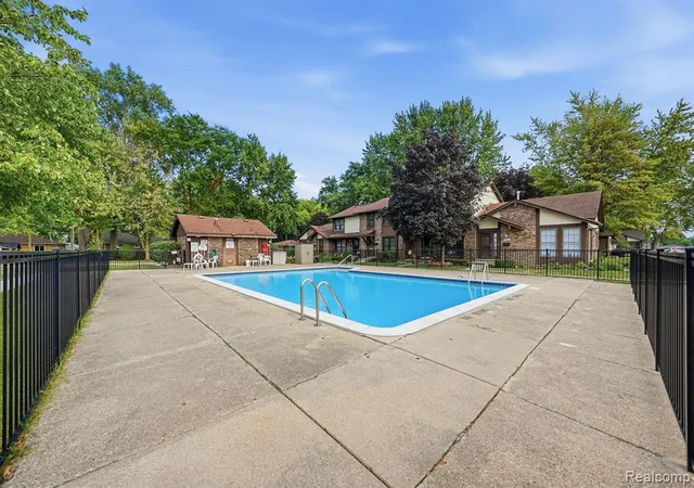 Photo 26 of Sale Pending at 28365 Queens Ct, Warren, MI 48093 4207 | MLS# 61024359 | Listing updated on 2026-09-04