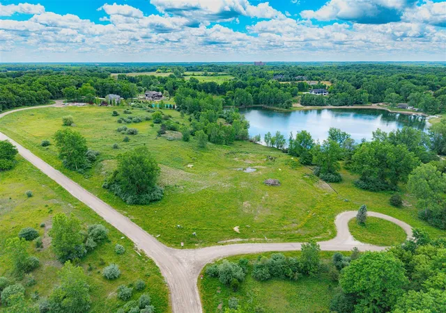2nd image of 5670 E Stone Valley Dr, Ann Arbor, MI 48105 | MLS# 70522713