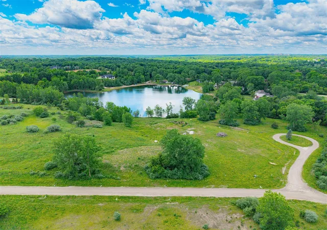 3rd image of 5670 E Stone Valley Dr, Ann Arbor, MI 48105 | MLS# 70522713