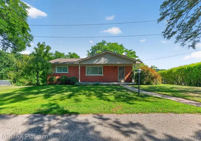 1st image of 618 Chicago Dr, Howell, MI 48843 | MLS# 61022506