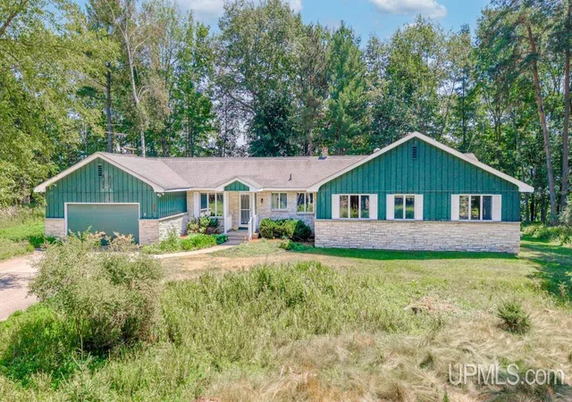 Photo 1 of Single family home for sale at 709 Loueda Ave, Gladstone, MI 49837 | MLS# 50216937 | Listing updated on 2026-08-02