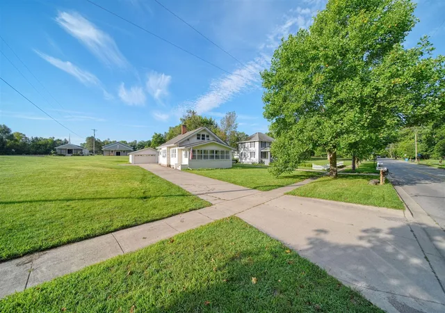 Photo 3 of Single family home for sale at 925 E Michigan Ave, Grass Lake, MI 49240 | MLS# 70555526 | Listing updated on 2026-09-10