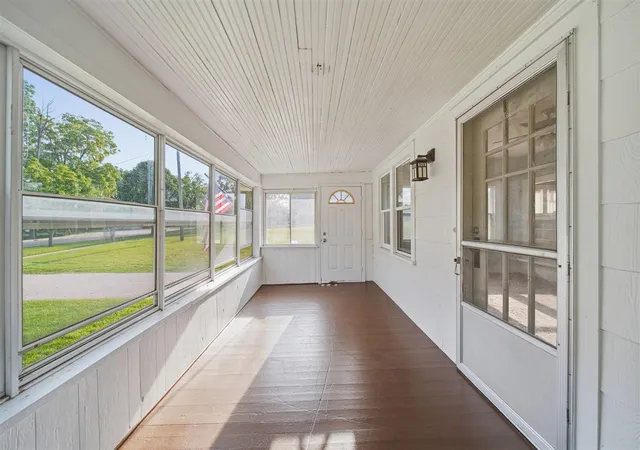 Photo 4 of Single family home for sale at 925 E Michigan Ave, Grass Lake, MI 49240 | MLS# 70555526 | Listing updated on 2026-09-10