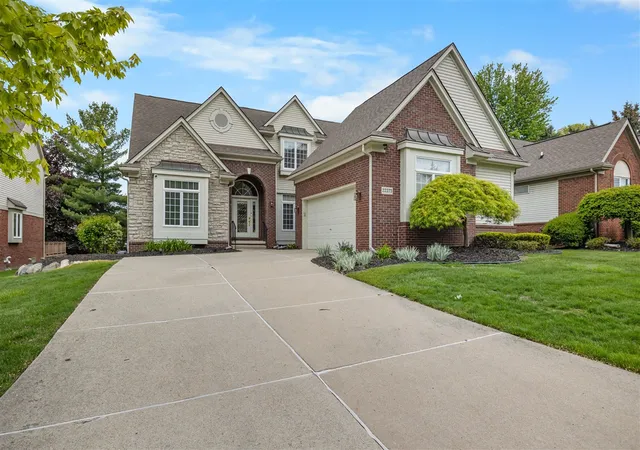 Photo 4 of Single family home for sale at 22273 Abington Dr, Farmington Hills, MI 48335 | MLS# 70542077 | Listing updated on 2026-09-03