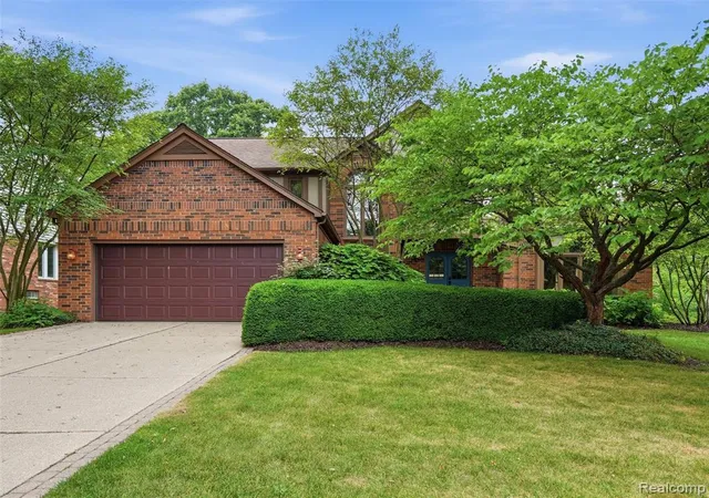 2nd image of 811 Snowmass Dr, Rochester Hills, MI 48309 1367 | MLS# 61023090