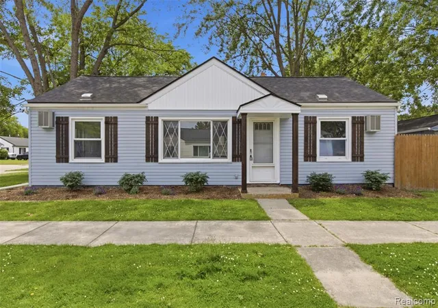 Homes for sale in Roseville, MI | 26375 Waldorf St, Roseville, MI 48066 | MLS# 60999821