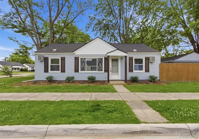 Homes for sale in Roseville, MI | 26375 Waldorf St, Roseville, MI 48066 | MLS# 60999821
