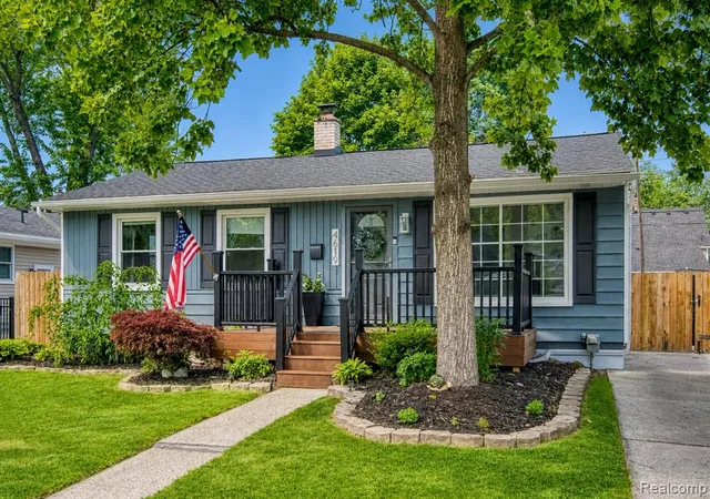 1st image of 4619 Thorncroft Ave, Royal Oak, MI 48073 1748 | MLS# 61022440