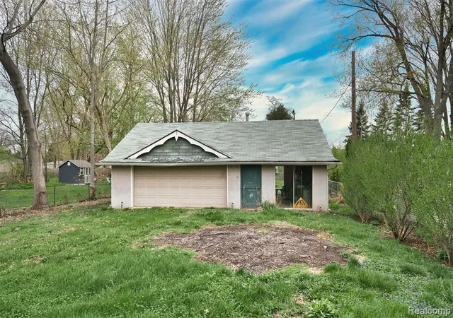 Homes for sale in Clawson, MI | 104 Leroy Ave, Clawson, MI 48017 | MLS# 60986779