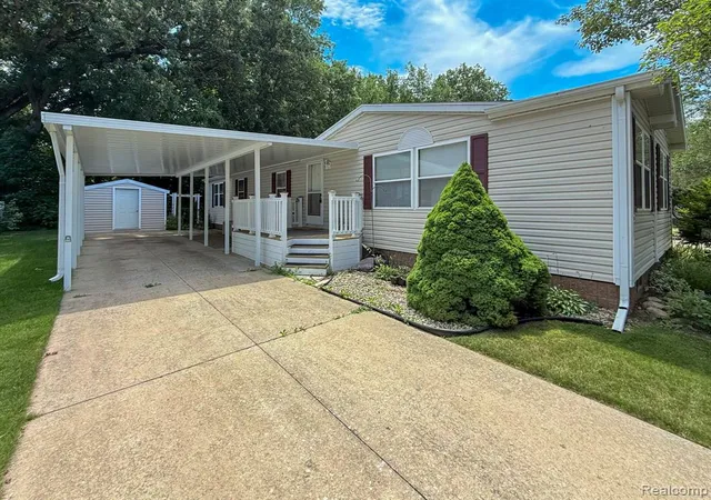 Homes for sale in Adrian, MI | 416 Raisin River Dr, Adrian, MI 49221 | MLS# 61008232