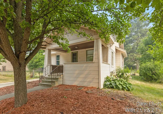 Photo 3 of Sale Pending at 910 W Lincoln Ave, Ionia, MI 48846 | MLS# 70546625 | Listing updated on 2026-08-28