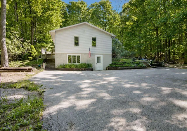 Homes for sale in Frankfort, MI | 2057 Glory Rd, Frankfort, MI 49635 | MLS# 80069252