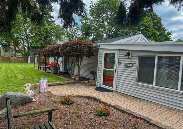 Homes for sale in Rochester Hills, MI | 3821 Dunning Rd, Rochester Hills, MI 48309 | MLS# 50213133