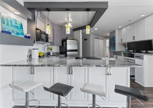 2nd image of 1001 W Jefferson Ave #2H, Detroit, MI 48226 | MLS# 61009266