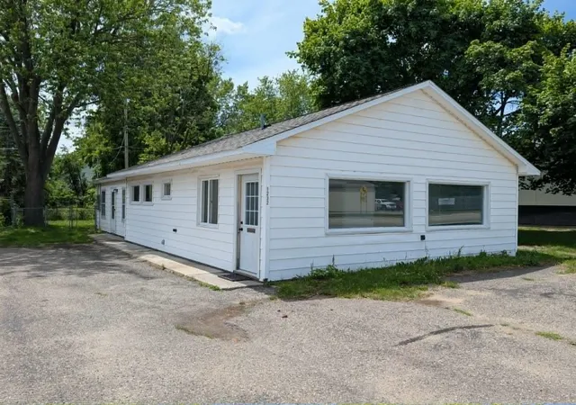 2nd image of 1232 E Superior St, Alma, MI 48801 | MLS# 80070956
