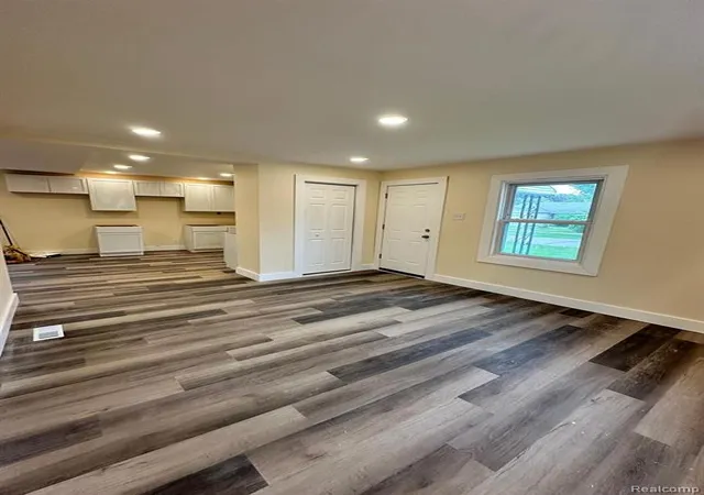 2nd image of 71 Biltmore Dr, Troy, MI 48084 5406 | MLS# 61006462