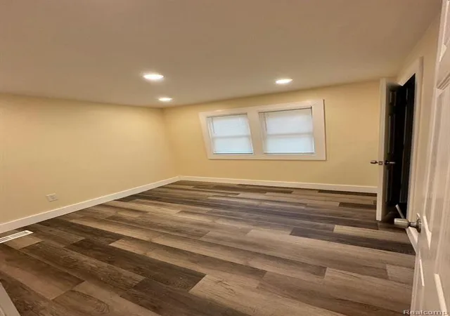 4th image of 71 Biltmore Dr, Troy, MI 48084 5406 | MLS# 61006462