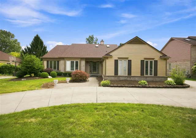 Photo 1 of Sale Pending at 1553 Devonshire Dr, Troy, MI 48098 | MLS# 70555274 | Listing updated on 2026-09-14