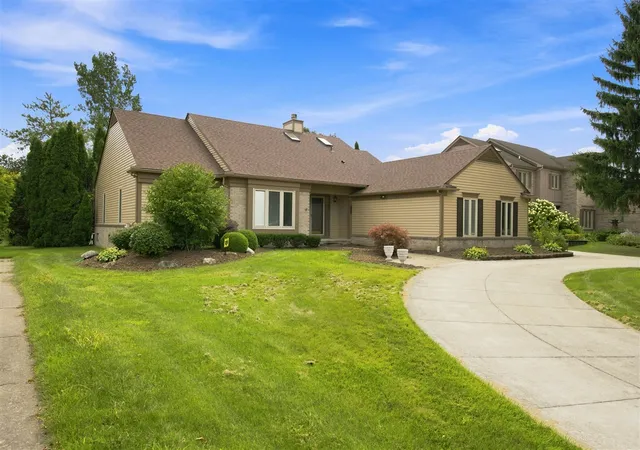 Photo 2 of Sale Pending at 1553 Devonshire Dr, Troy, MI 48098 | MLS# 70555274 | Listing updated on 2026-09-14