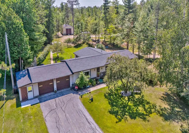 Photo 1 of Single family home for sale at 7645 W Riverview Dr, Manistique, MI 49854 | MLS# 50218766 | Listing updated on 2026-08-17