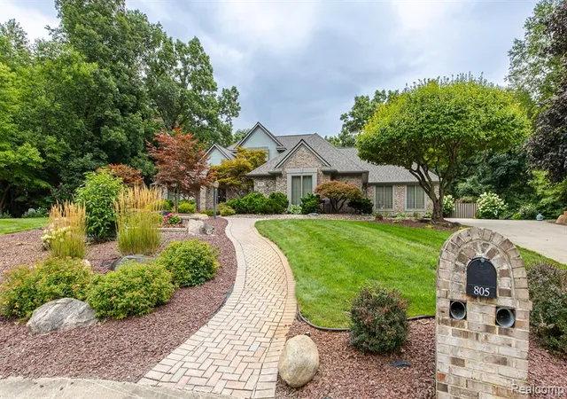 2nd image of 805 Maple Rd, Ortonville, MI 48462 | MLS# 61021793