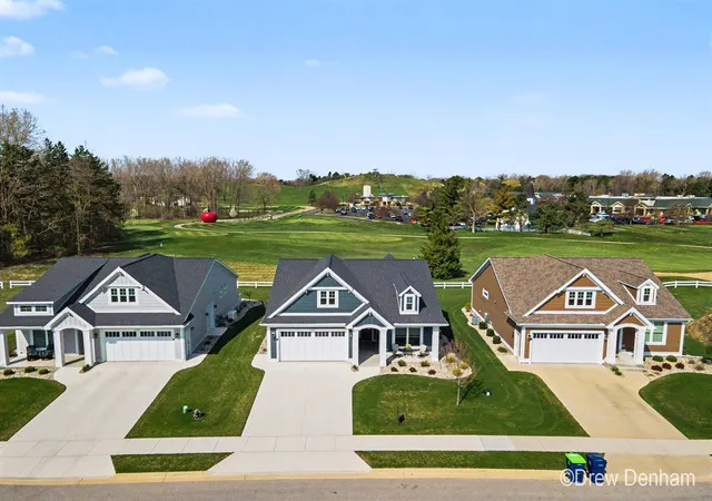 Homes for sale in Freeland, MI | 4219 Village Green Dr, Freeland, MI 48623 | MLS# 70520373