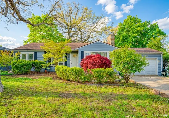 Photo 3 of Sale Pending at 5985 Rowley Blvd, Waterford, MI 48329 3252 | MLS# 60992851 | Listing updated on 2026-09-10
