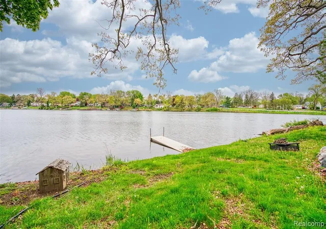 Photo 3 of Sale Pending at 5985 Rowley Blvd, Waterford, MI 48329 3252 | MLS# 60992851 | Listing updated on 2026-09-10