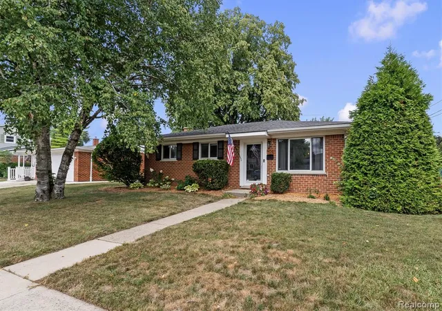 Photo 3 of Sale Pending at 908 Elmsford Dr, Clawson, MI 48017 1017 | MLS# 61023284 | Listing updated on 2026-09-13