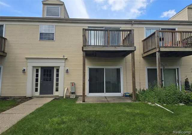Homes for sale in Auburn Hills, MI | 833 Bloomfield Village Boulevard, Auburn Hills, MI 48326 | Houzeo