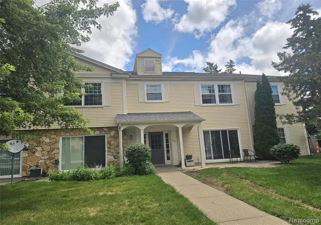 Homes for sale in Auburn Hills, MI | 833 Bloomfield Village Blvd #C, Auburn Hills, MI 48326 | MLS# 61004901