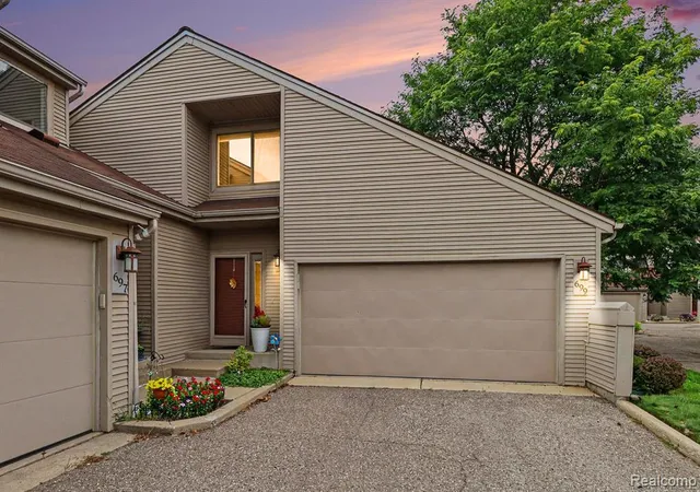Condo for sale at 699 Charing Ct, Rochester Hills, MI 48307 4592 | MLS# 61025677
