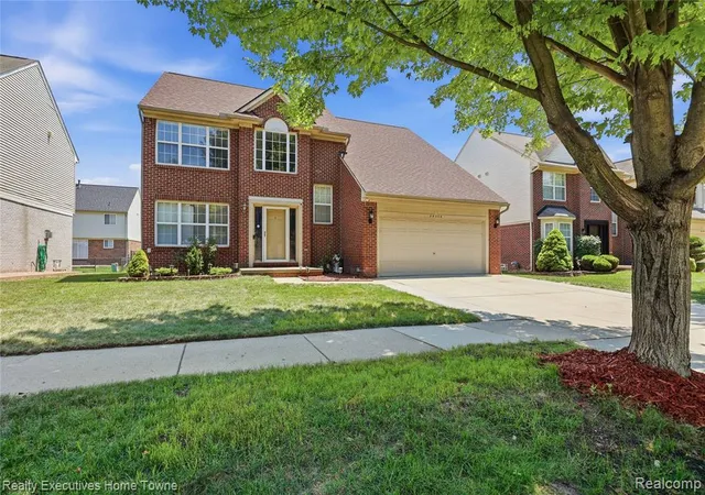 3rd image of 38206 Brook Dr, Sterling Heights, MI 48312 | MLS# 61011203