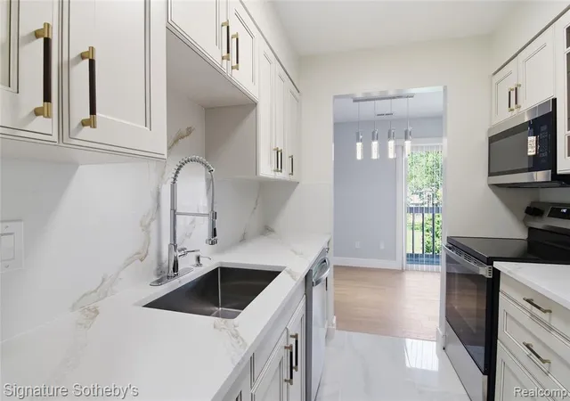 Photo 3 of Sale Pending at 29850 W 12 Mile Rd #512, Farmington, MI 48334 4038 | MLS# 60996194 | Listing updated on 2026-09-16