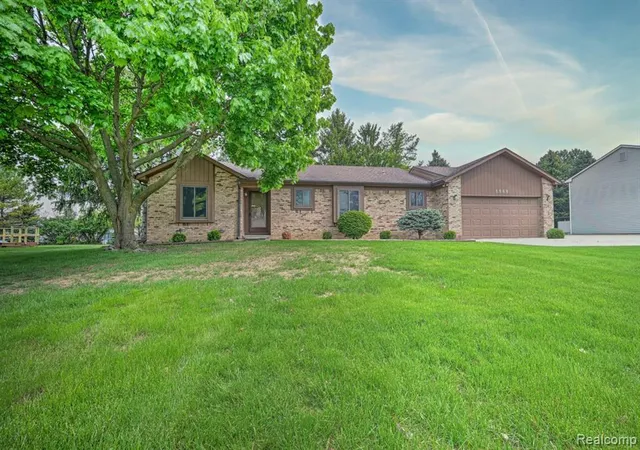 Homes for sale in Walled Lake, MI | 1569 Oak Grove Dr, Walled Lake, MI 48390 | MLS# 60998632