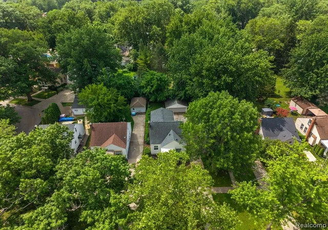 Homes for sale in Grosse Pointe Woods, MI | 2155 E 8 Mile Rd, Grosse Pointe Woods, MI 48236 | MLS# 61009724