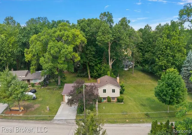 5th image of 8320 Hillpoint Dr, Brighton, MI 48116 | MLS# 61004888