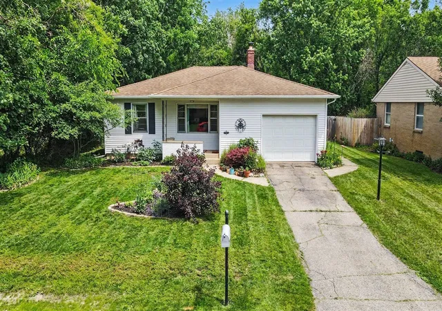 1st image of 721 Parkway Dr, Grand Rapids, MI 49525 | MLS# 70543777