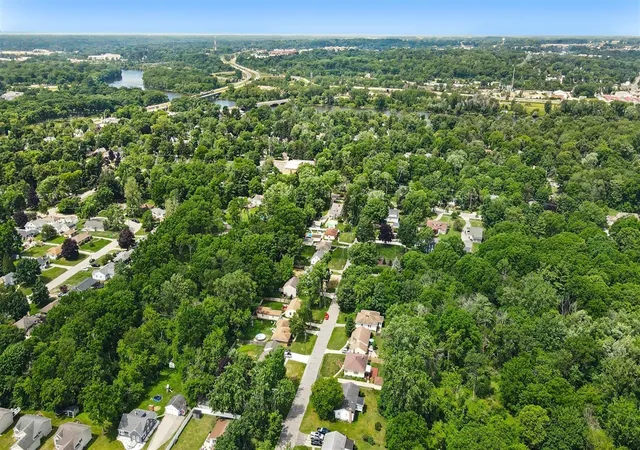 2nd image of 721 Parkway Dr, Grand Rapids, MI 49525 | MLS# 70543777